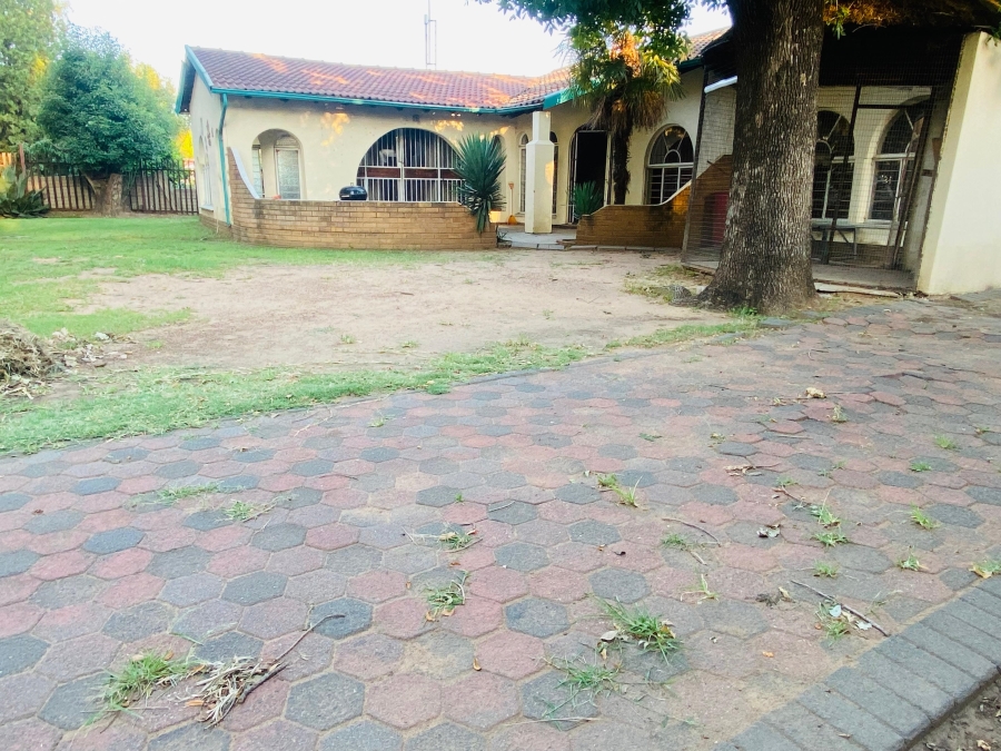 4 Bedroom Property for Sale in Vaalpark Free State